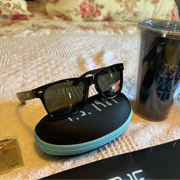 Taylor Swift 1989 Original Concert Merch - Picture 7 of 7